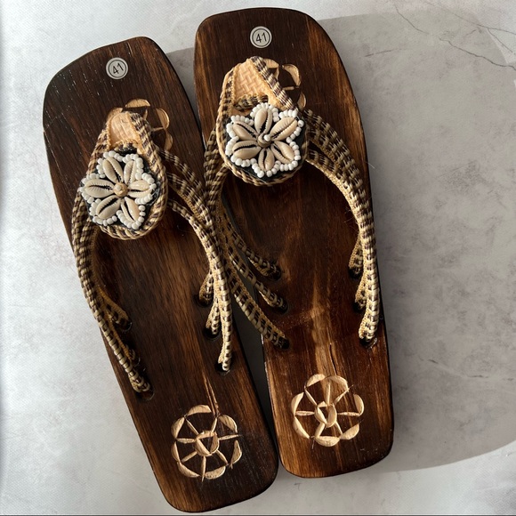 Seashells Carved Wooden Art Japanese Inspired Geta Sandal  41 - Picture 2 of 13